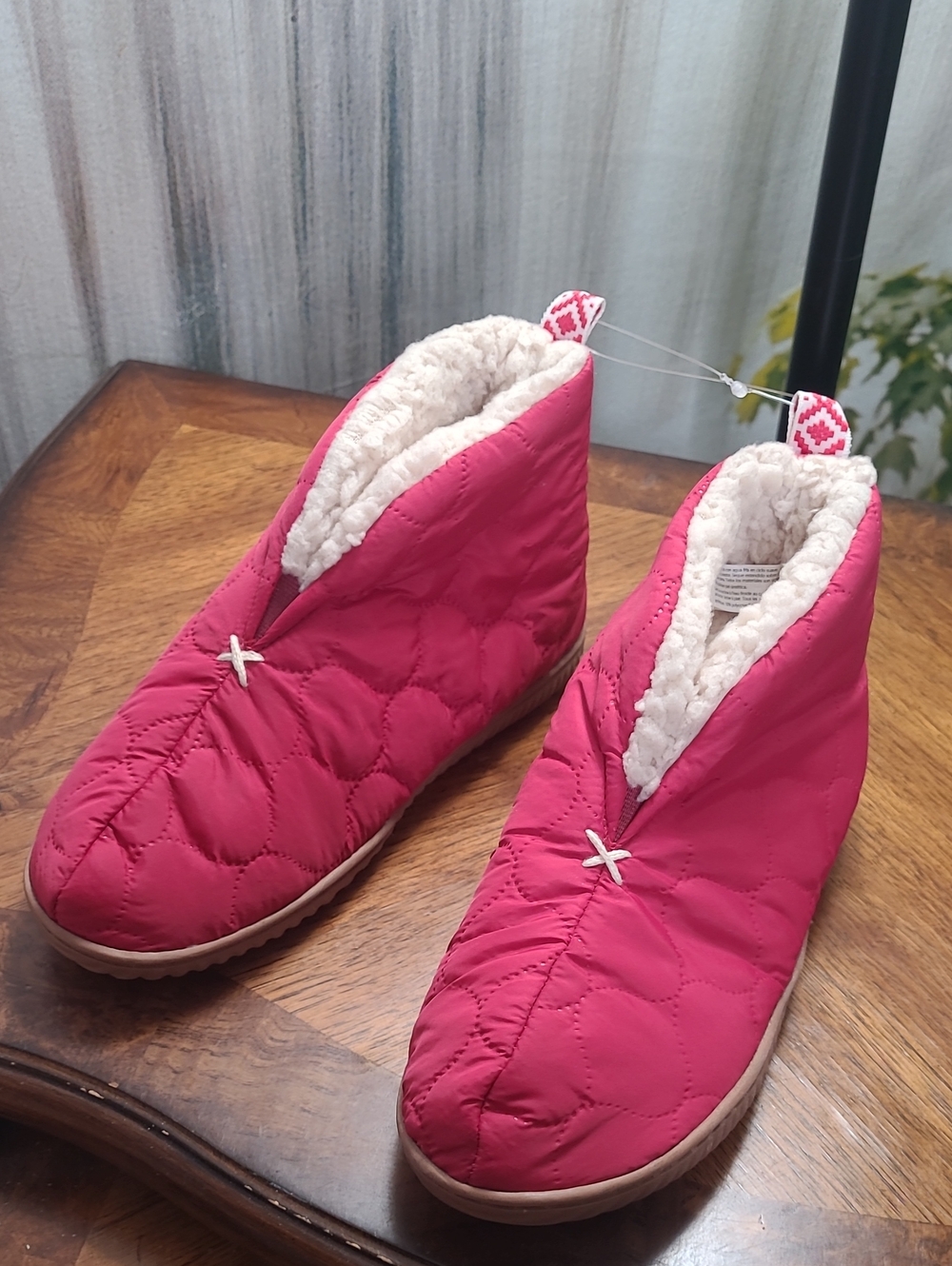New Dearfoams Womens Small Quilted Hot Pink Plush Warm Up Bootie Slippers